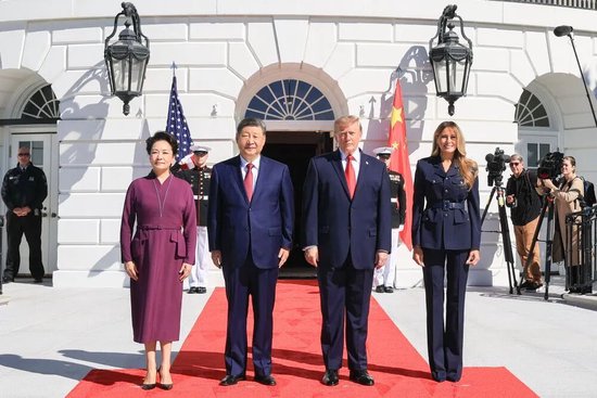 习近平和彭丽媛同特朗普夫妇茶叙，高清大图来了！