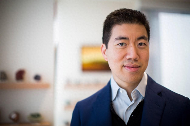 精准基因编辑、蛋白质电子转移、自组装单分子层，谁能摘得诺贝尔化学奖？两位专家给出他们的判断